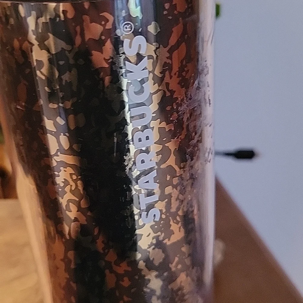 Starbucks 2020 Black & Gold travel mug with sealing twist lid - Picture 5 of 5